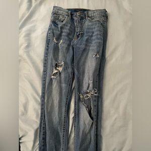 jeans! they don’t have a tag but i’m guessing they’re an xs or s!
